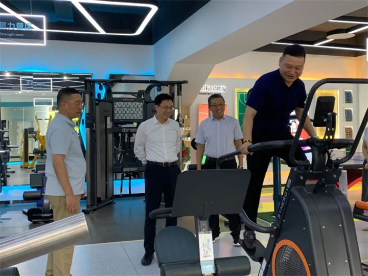 濟(jì)南市體育局局長(zhǎng)董懷敏一行蒞臨米兰·(milan)中国官方网站體育參觀指導(dǎo)